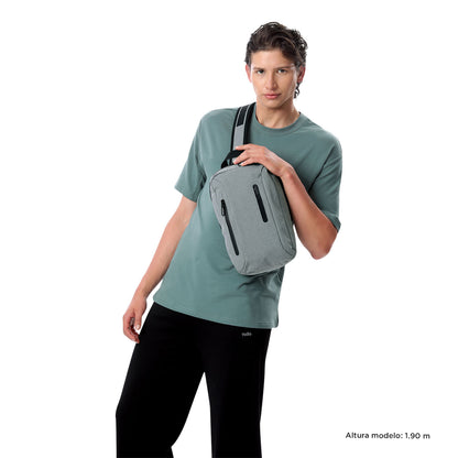 Bolsa masculina de feltro cinza para tablets de 10 polegadas.