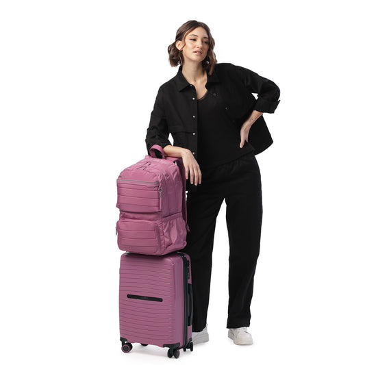 Mochila universitária com compartimento para laptop de 16", estampa rosa com rosas, feminina.