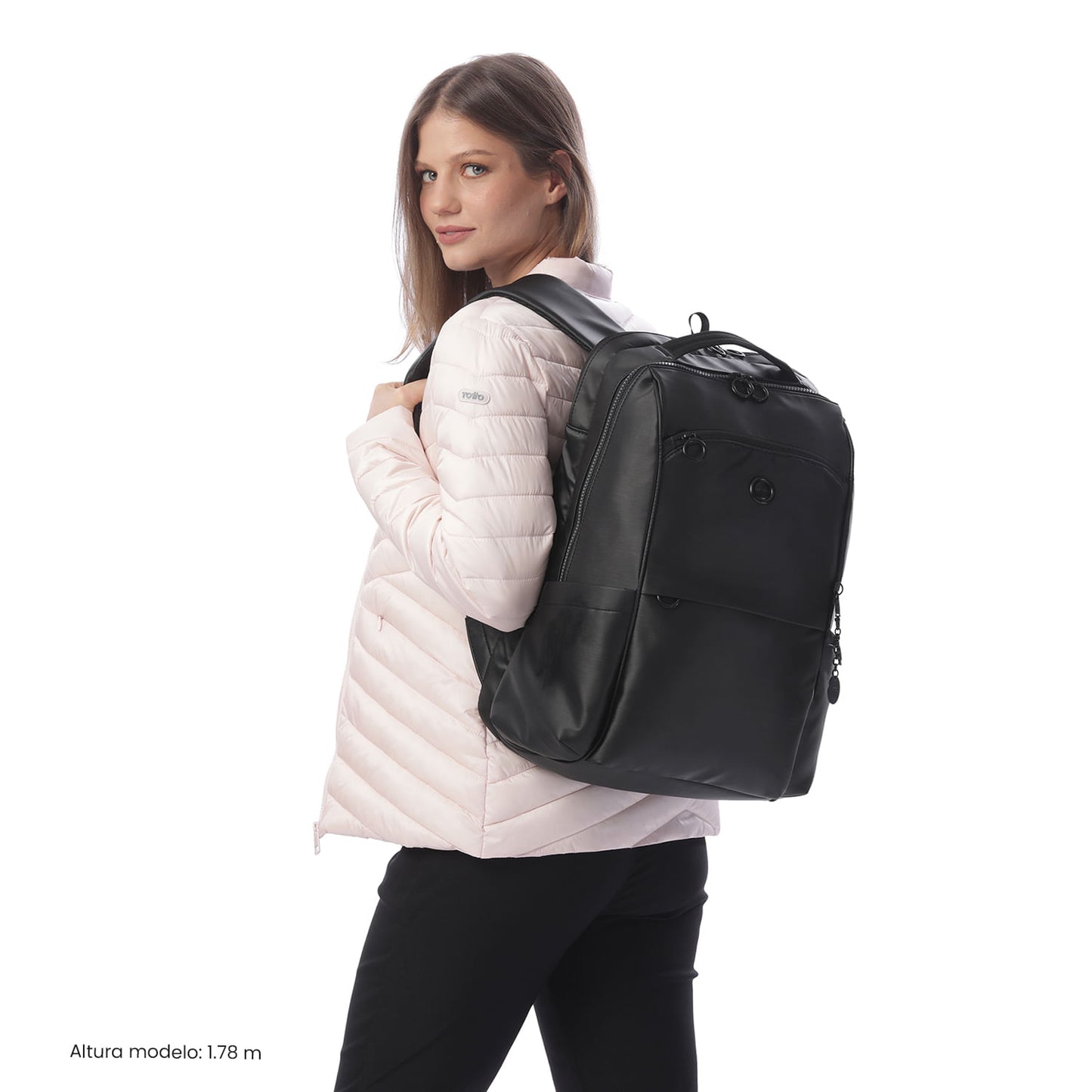 Mochila executiva feminina preta Laila para laptop de 16".
